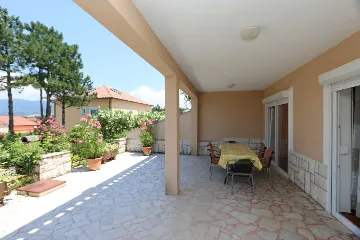 Šilo 2-Bedroom Apartment for Up to 5 Guests