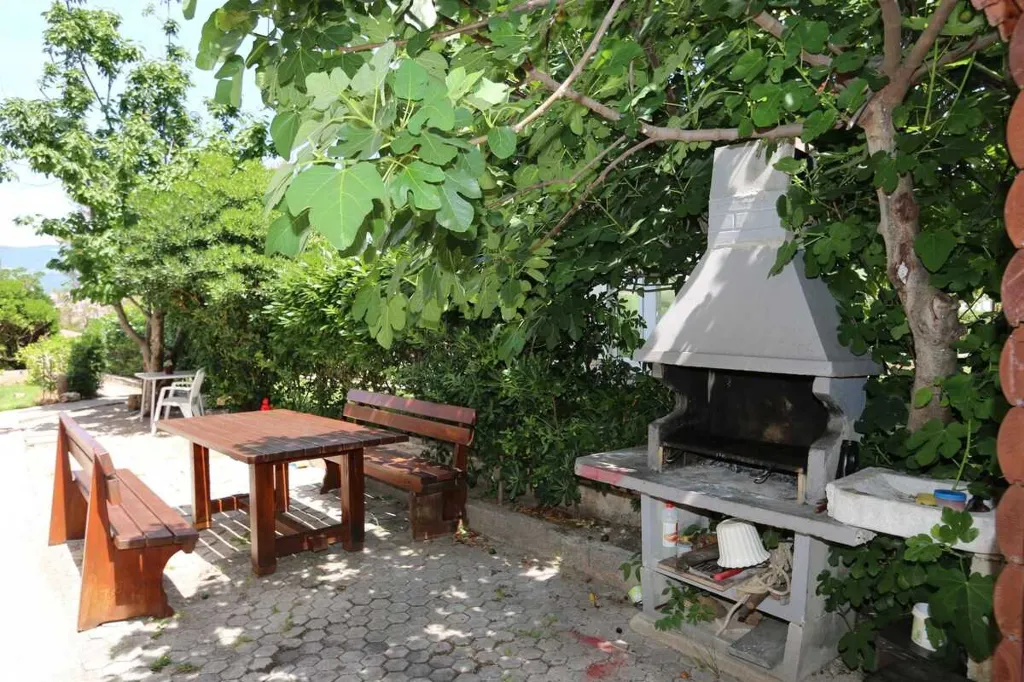 1-Bedroom Apartment in Šilo for Up to 3 Guests
