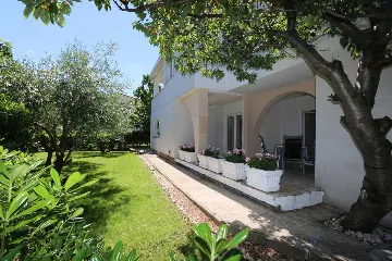 1-Bedroom Apartment in Šilo for Up to 3 Guests