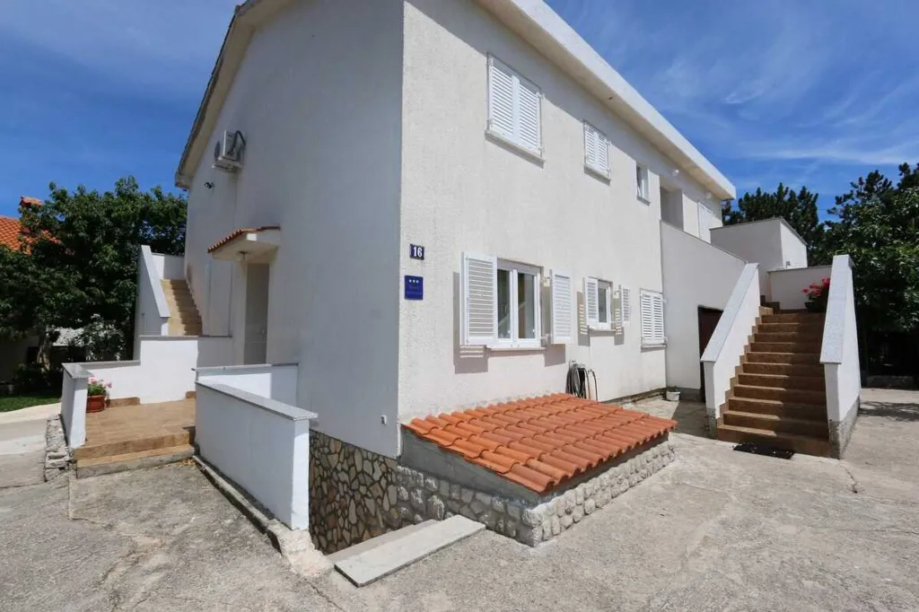 1-Bedroom Apartment in Šilo for Up to 3