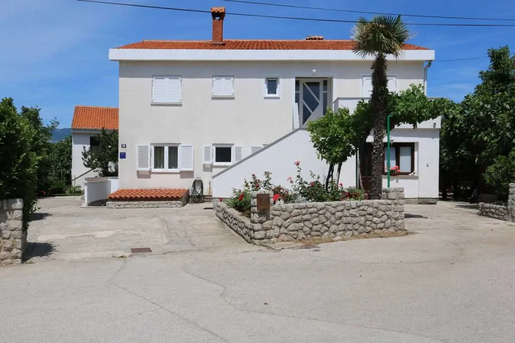 1-Bedroom Apartment in Šilo for Up to 3