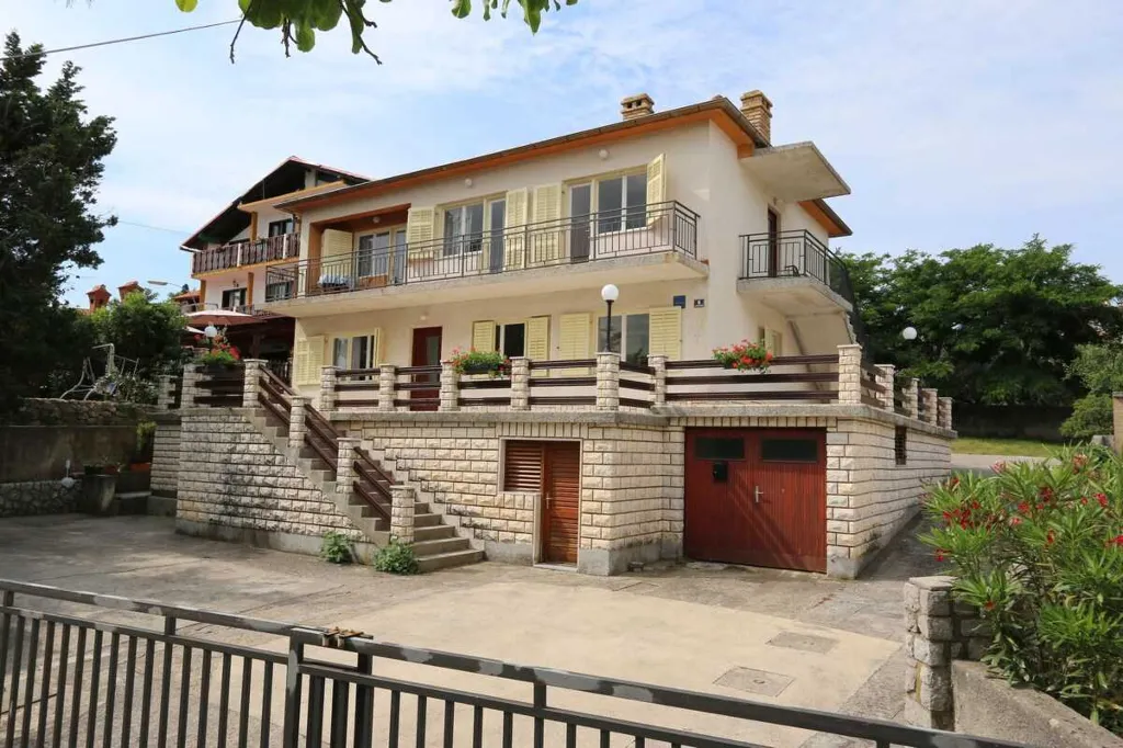 Šilo 3-Bedroom Apartment with Sea-View Terrace