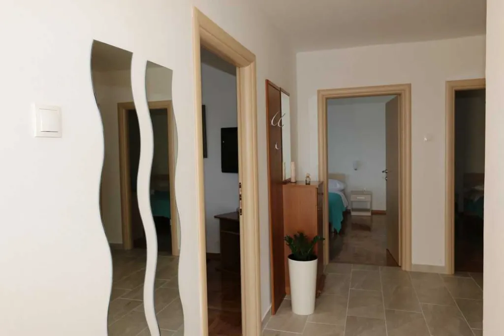 Apartment with Sea View in Šilo for Up to 7