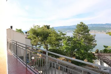 Apartment with Sea View in Šilo for Up to 7