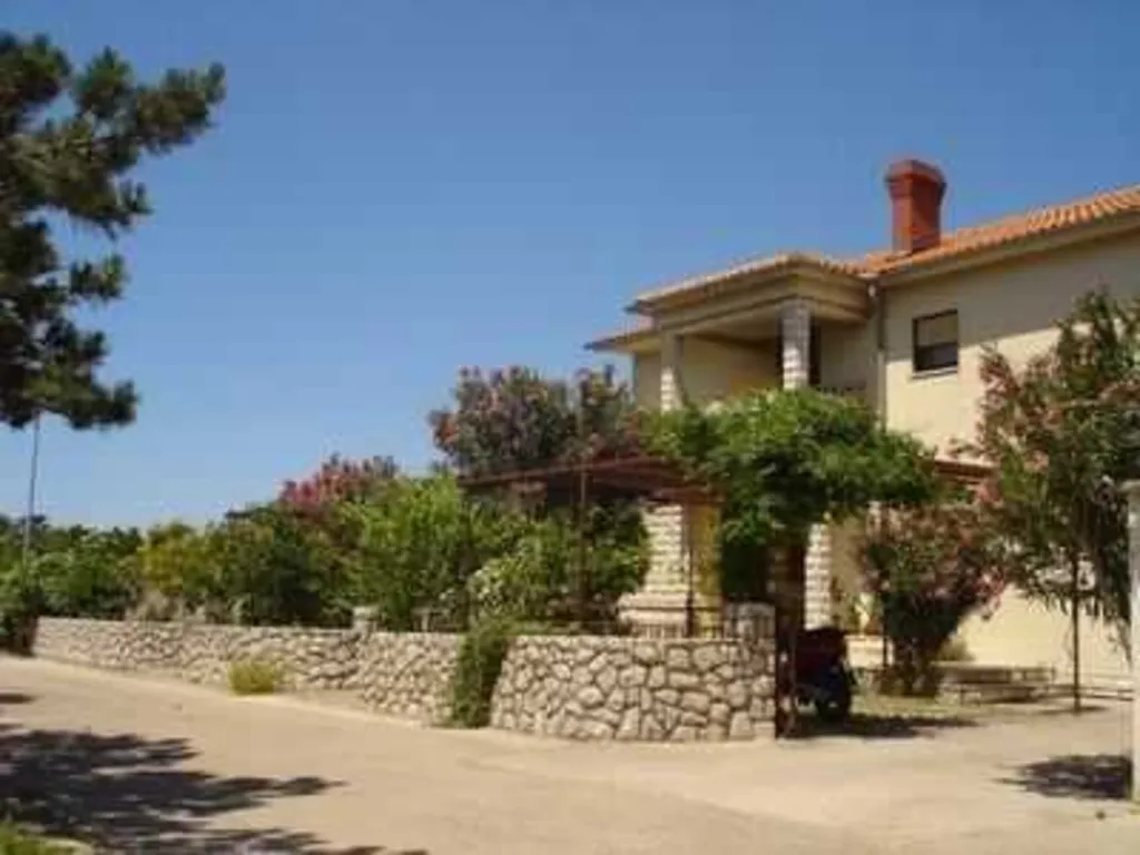 Two-Bedroom Apartment in Šilo for Up to 5 Guests