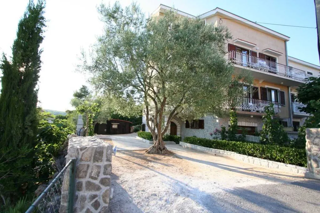 1-Bedroom Apartment in Šilo for Up to 3