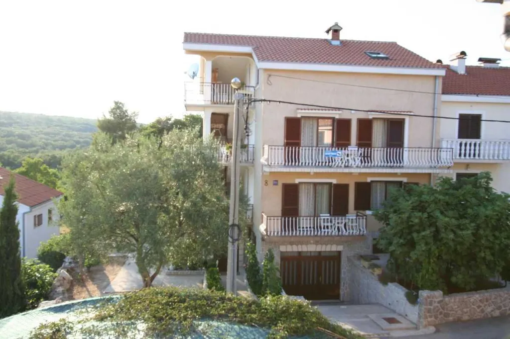 1-Bedroom Apartment in Šilo for Up to 3