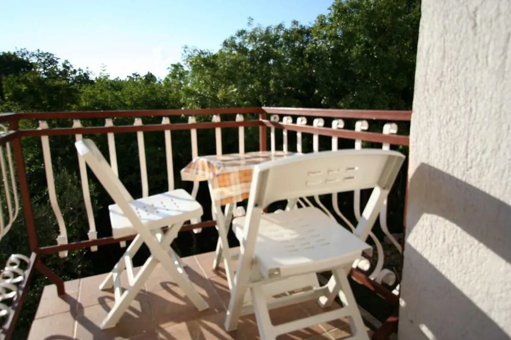 1-Bedroom Apartment in Šilo for Up to 3