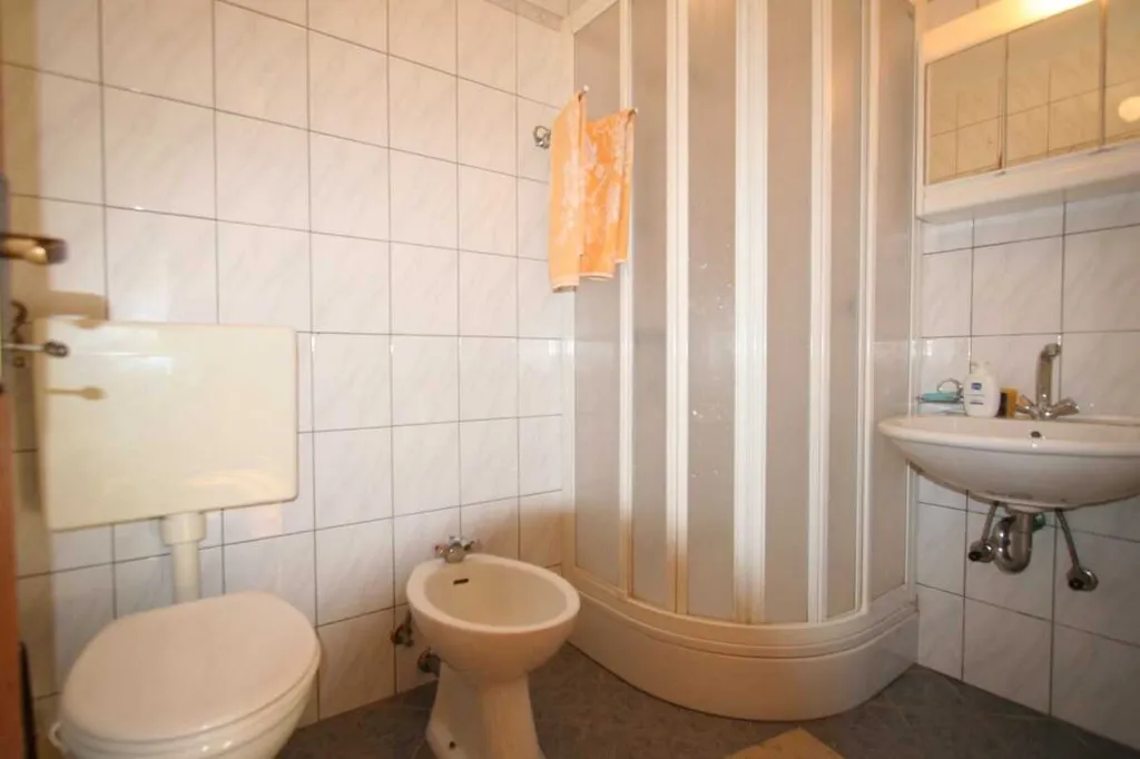 1-Bedroom Apartment in Šilo for Up to 3