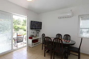 Šilo 2-Bedroom Apartment for up to 5 Guests