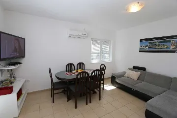 Šilo 2-Bedroom Apartment for up to 5 Guests