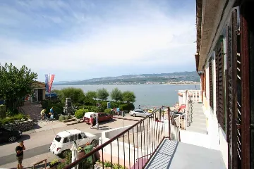 Apartment in Šilo for 6 Guests with Sea View