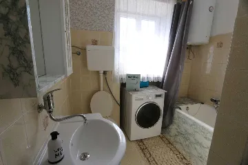 Apartment in Šilo for 6 Guests with Sea View