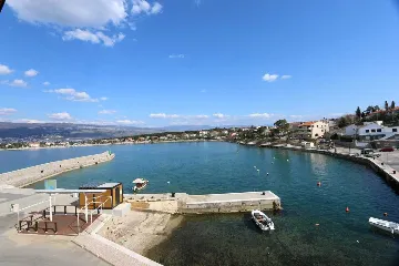 Apartment in Šilo for 6 Guests with Sea View