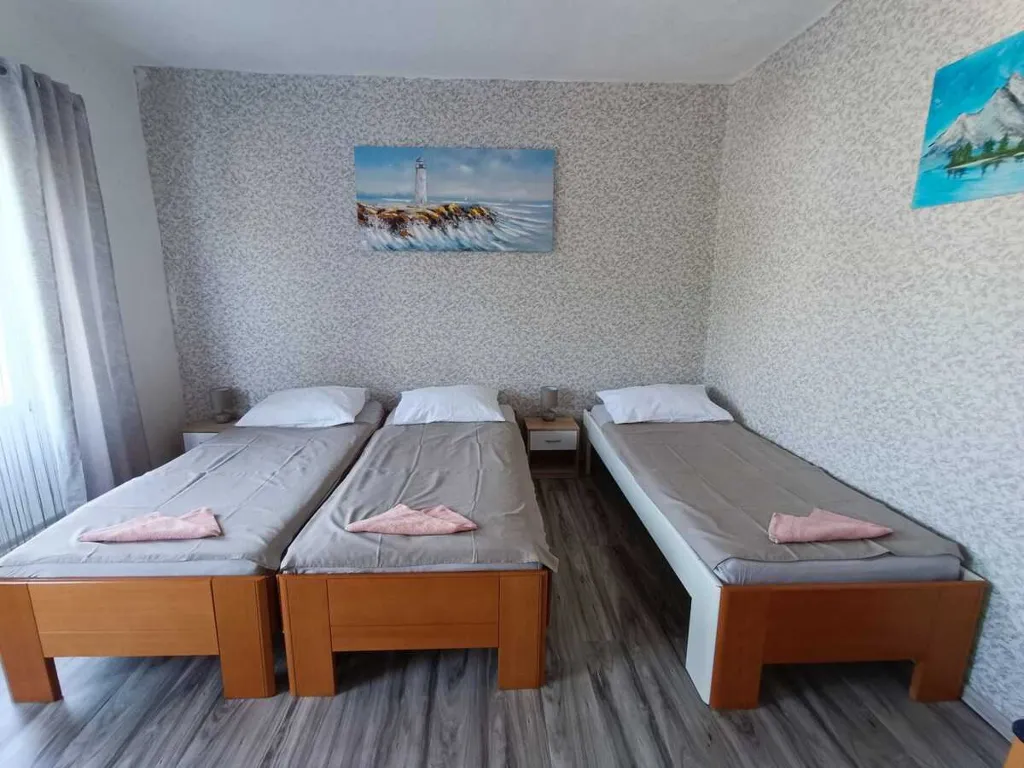 Apartment in Šilo for 6 Guests with Sea View