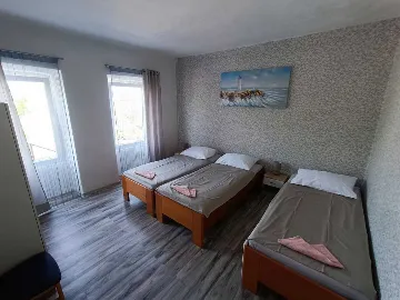 Apartment in Šilo for 6 Guests with Sea View