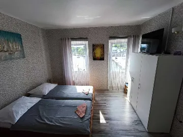 Apartment in Šilo for 6 Guests with Sea View