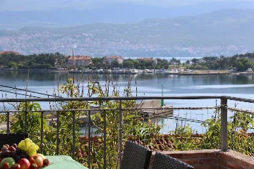 Family Apartment in Šilo with 5-Hour Boat Tour