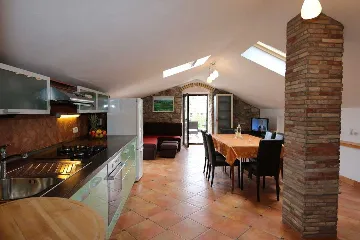 Šilo Apartment for 7 Guests with Full-Day Boat Tour