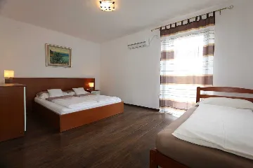 Šilo Apartment for 7 Guests with Full-Day Boat Tour