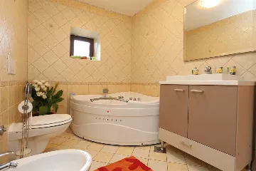 Šilo Apartment for 7 Guests with Full-Day Boat Tour