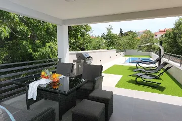 Šilo Apartment for up to 5 Guests with Boat Day