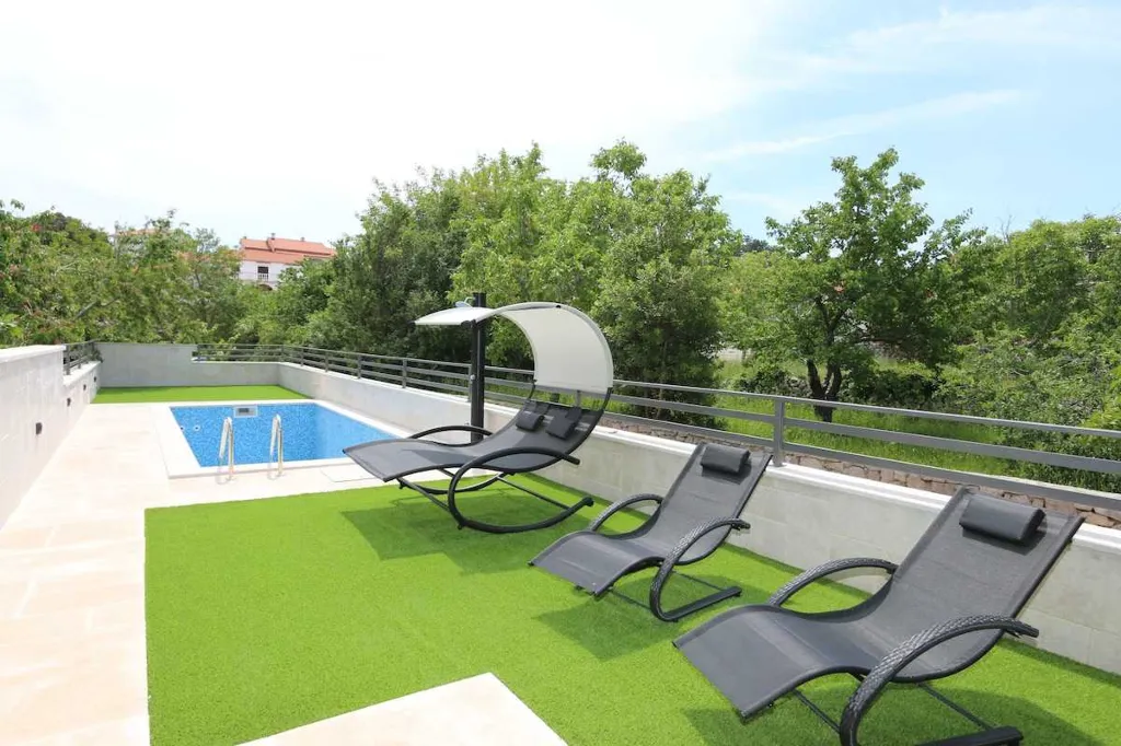 Šilo Apartment for up to 5 Guests with Boat Day