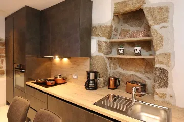 Šilo Apartment for up to 5 Guests with Boat Day