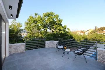 Šilo Apartment for up to 5 Guests with Boat Day