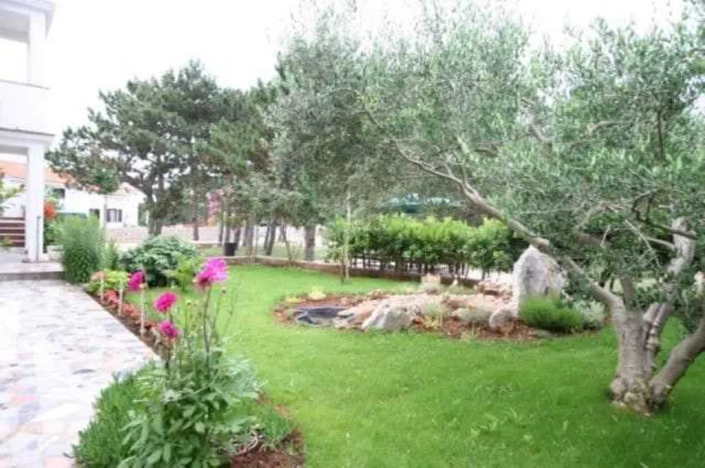 Apartment in Šilo for 7 Guests with Fishing Trip