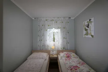 Apartment in Šilo for 7 Guests with Fishing Trip