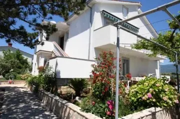 Family Apartment in Šilo with Private Balcony