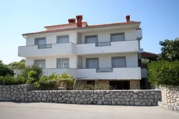 Family Apartment in Šilo with Private Balcony