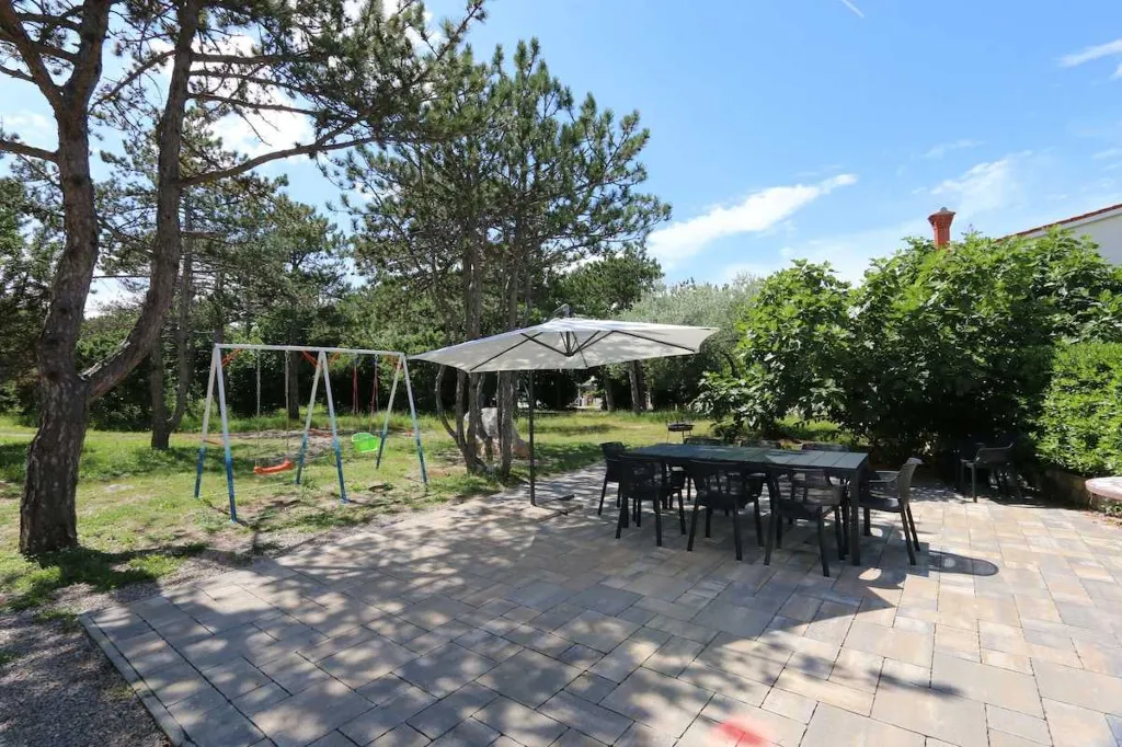 Family Apartment in Šilo with Private Balcony