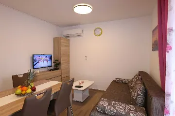 Šilo Family Apartment with Balcony & Boat Tour