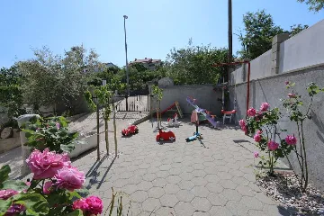 Šilo Family Apartment with Balcony & Boat Tour
