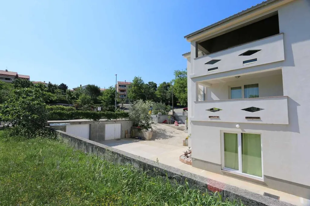 Šilo Family Apartment with Balcony & Boat Tour