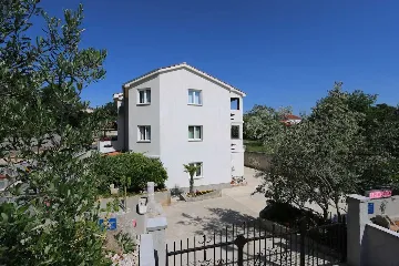 2-Bedroom Apartment in Šilo for 4 Guests