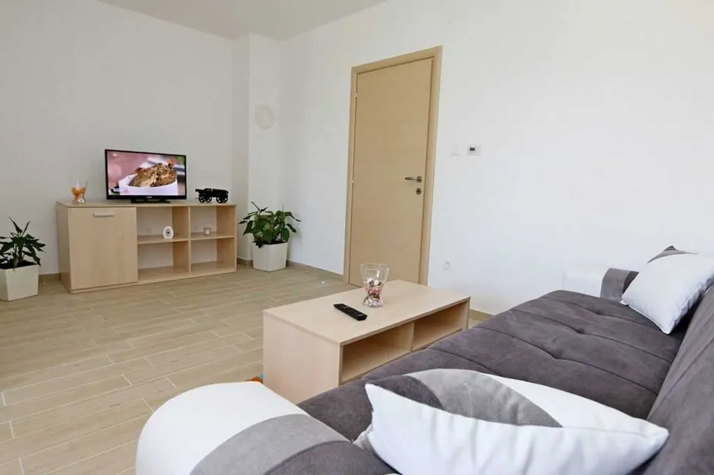 Two-Bedroom Apartment in Šilo for Families