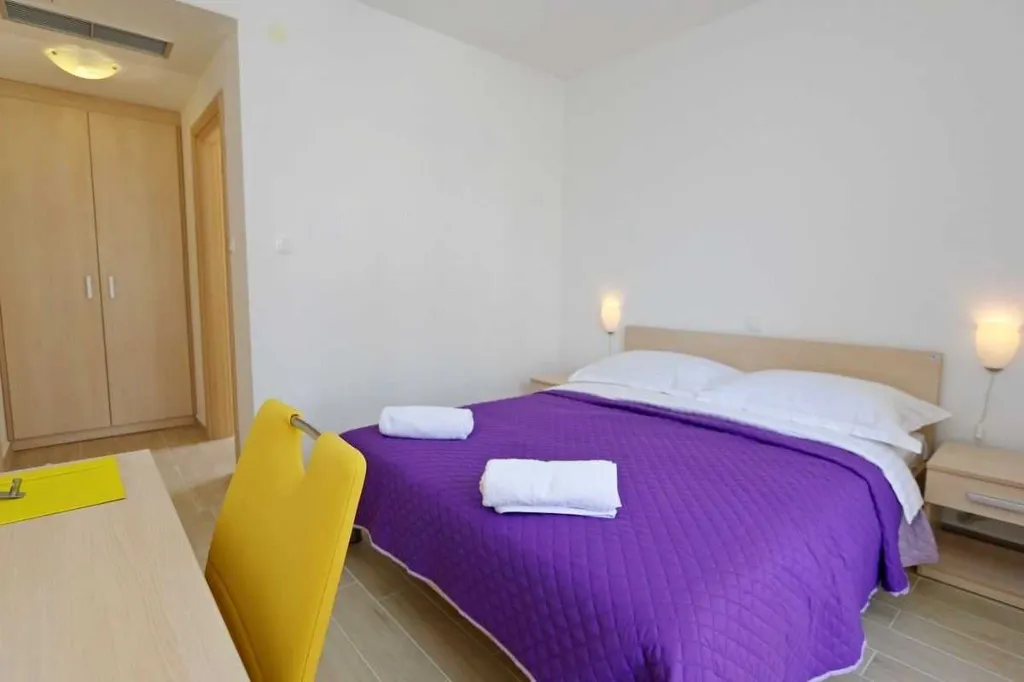 Two-Bedroom Apartment in Šilo for Families
