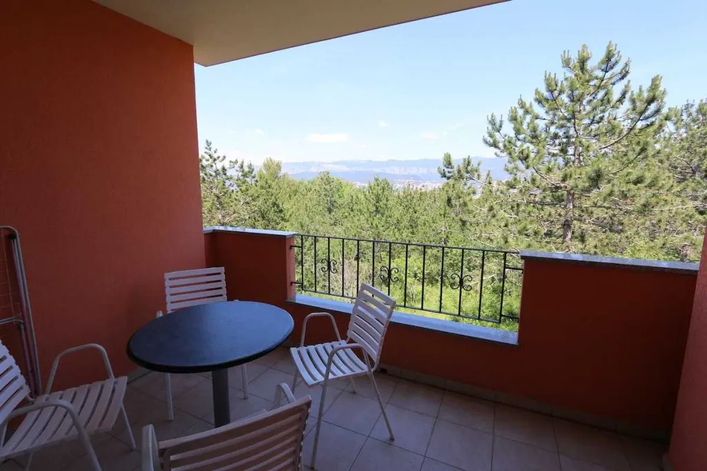 Apartment in Šilo with Balcony and Fishing Trip