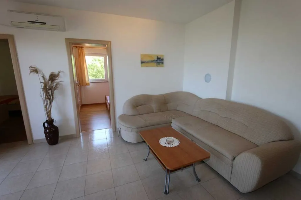 Apartment in Šilo with Balcony and Fishing Trip