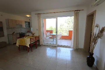 Apartment in Šilo with Balcony and Fishing Trip