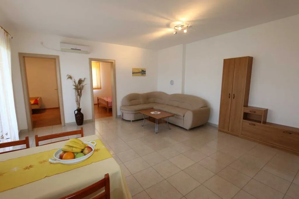 Šilo Apartment with Balcony and 7-Day Boat Tour