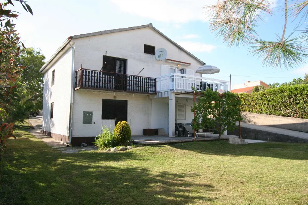 Two-Bedroom Apartment in Šilo (Sleeps 4)