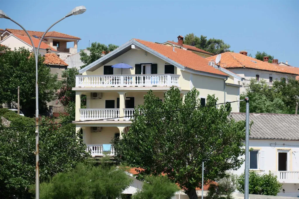 1-Bedroom Apartment in Šilo for Up to 3 Guests
