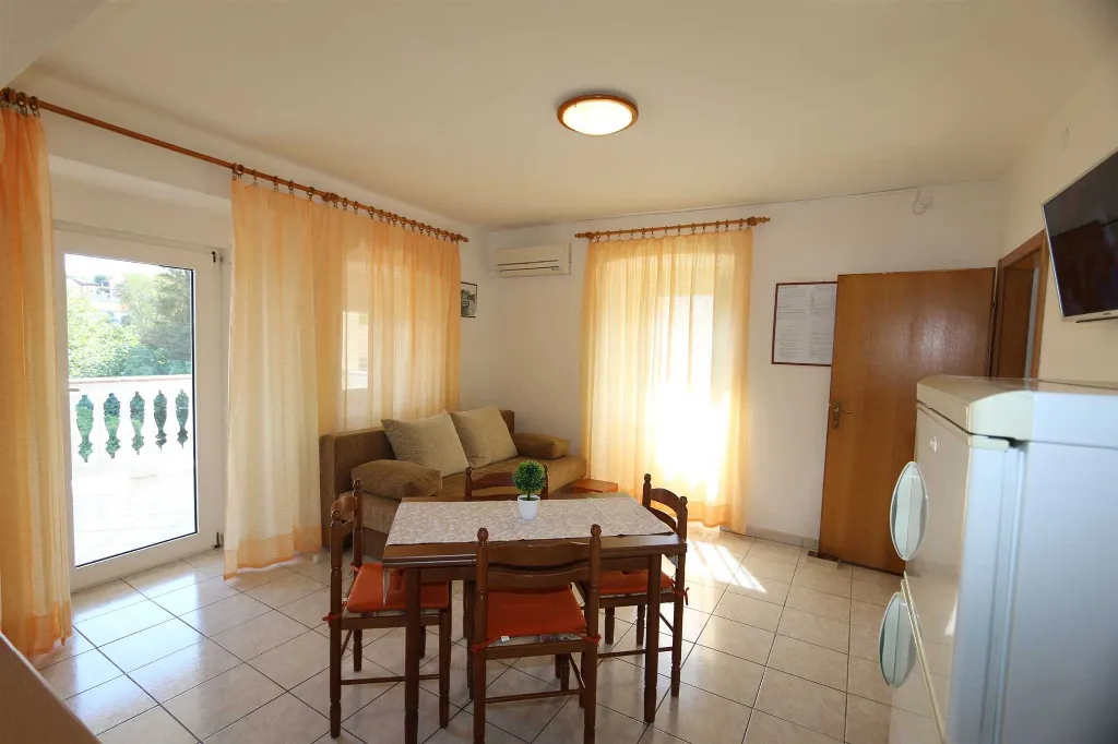 Šilo Apartment for Up to 4 Guests