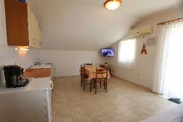 Šilo Apartment for Up to 4 Guests