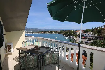 Šilo Apartment for Up to 4 Guests