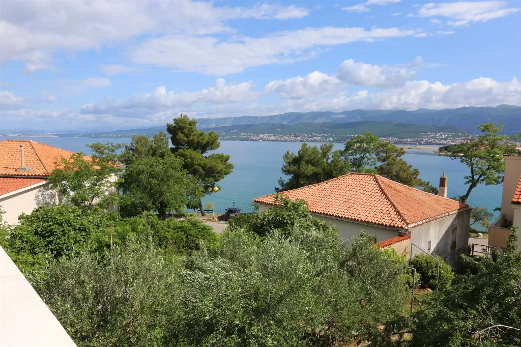 3-Bedroom Apartment in Šilo for Up to 7 Guests